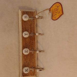 Wall  key holder porcelain & metal hooks. No bundling